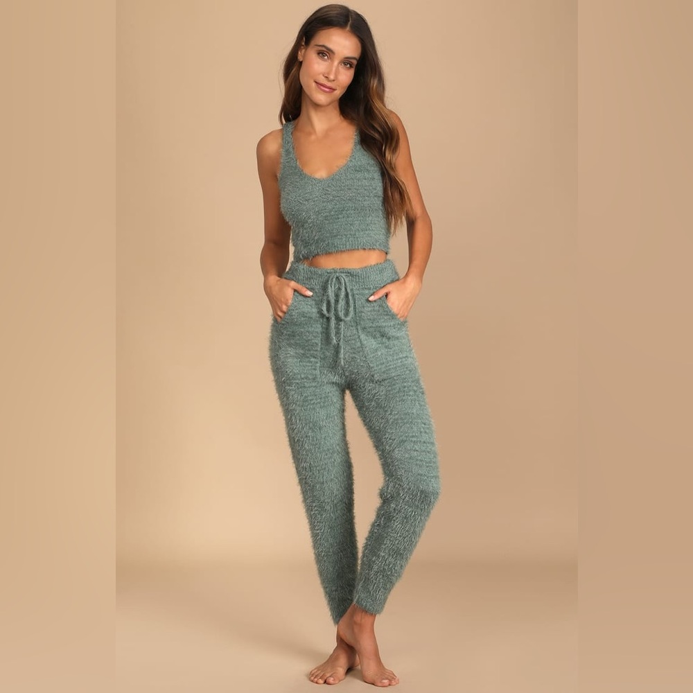 LULU’S Sage Green Fuzzy Drawstring Joggers, L